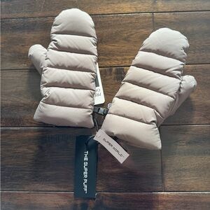 Aritzia Super Puff Mittens